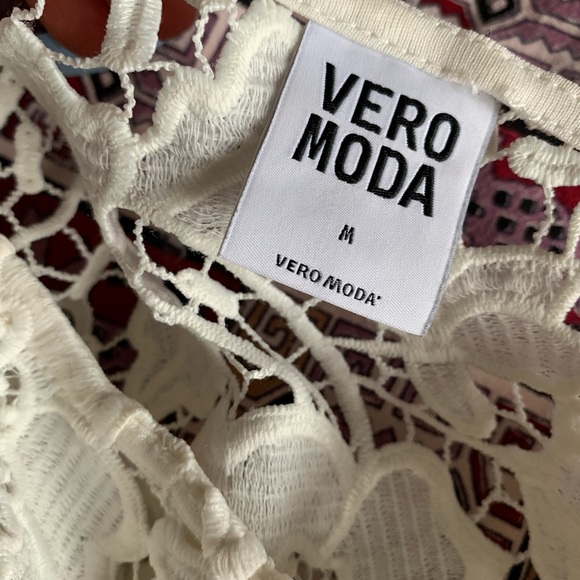 Vero Moda Lace Top - Picture 3 of 3